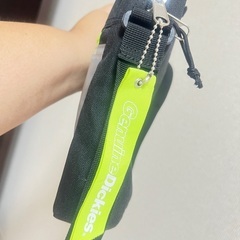 調節可能なストラップ付きのバッグの画像