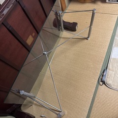 ガラステーブルの画像