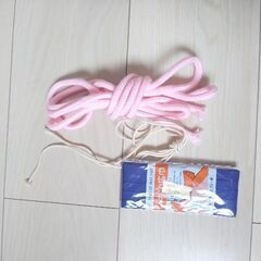 毛100%の毛糸、様々なサイズの棒針まとめて3000円でお譲りしますの画像