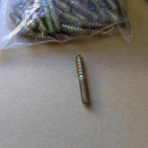 M4 ダブルヘッドボルト セルフタッピングねじ 長さ25mm ソファ家具接続ファスサイズ:M4 x 25mm。\n材質:カーボンスチール。