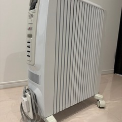 デロンギ　オイルヒーターTTD0915
W 