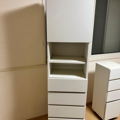 白い棚の画像