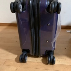 値下げしました①新品未使用鏡面仕上げ　軽量静音TSAロック拡張ファスナー付きスーツケース、キャリーケースの画像