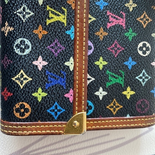 LOUIS  VUITTON 