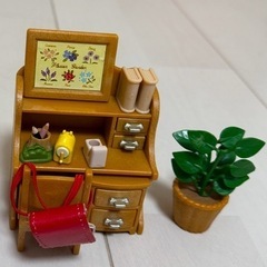 差し上げます！シルバニアファミリー　赤い屋根のおうち＆学習机セットの画像