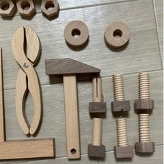 木製のおもちゃ大工道具セットの画像