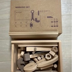 木製のおもちゃ大工道具セットの画像