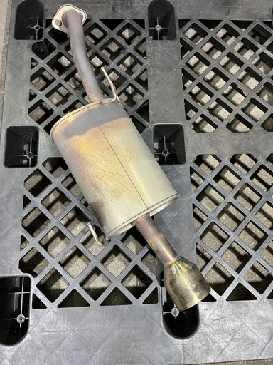 E11 ノート　ライダー？　マフラー