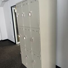キャビネットが無料です。