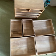 桐？の小さいアンティークタンスの画像