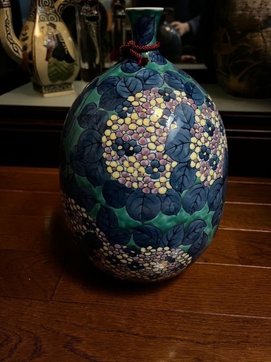 有田焼・色鍋島様式の陶器花瓶・あじさい絵