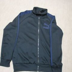 プーマジャージ 黒色ジャージ新品同様です