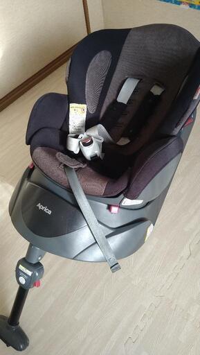 新生児から可能　チャイルドシート　アップリカ　横向き可能