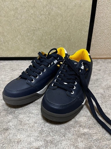 スニーカー