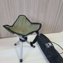 【無料】【未使用】ポータブル 折りたたみ式 キャンプスツール 袋付きの画像