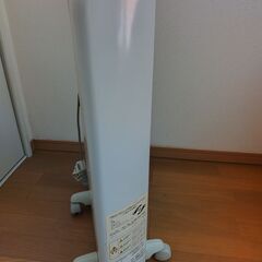 デロンギ オイルヒーター TRS0812ECF ２４時間タイマー 専用カバー付きの画像