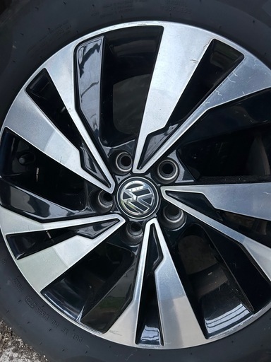 ワーゲン　ポロ　ノーマルタイヤ　4本セットホイル付き