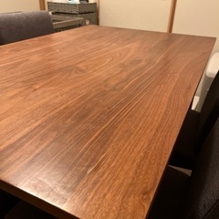テーブル、椅子4脚セットの画像