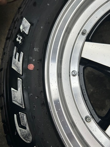 タイヤグッドイヤーナスカー215/60R17 
ファブレスヴァローネXR-6セット    
