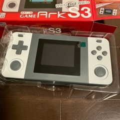 新品✨未使用　携帯ゲーム機の画像