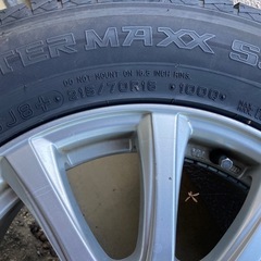 ダンロップスタッドレスタイヤ　215/70/R16 ホイ-ル付きの画像