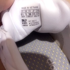 adidasスニーカー23.5の画像