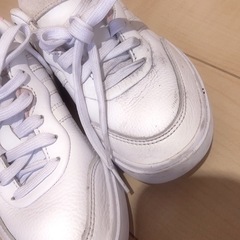 adidasスニーカー23.5の画像