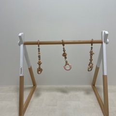 HOPPL ベビージム 木製 おもちゃ付き