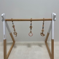 HOPPL ベビージム 木製 おもちゃ付きの画像