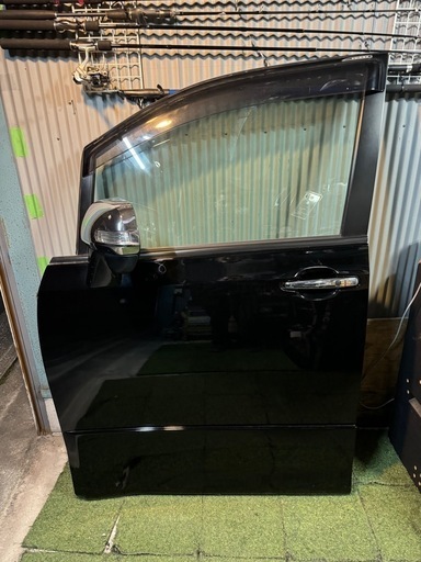 ヴォクシー 　ZRR70W フロント左ドア 助手席 202 ブラック