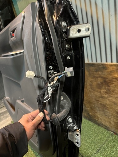 ヴォクシー 　ZRR70W フロント左ドア 助手席 202 ブラック