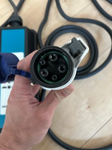 充電ケーブル