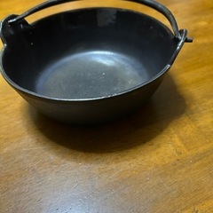 南部鉄鍋。1人鍋。南部池本いろり17。サイズは約直径17㌢高さ7㌢。綺麗な方だと思います。の画像
