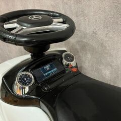 車　おもちゃ　ベンツ　足けり　手押し車の画像