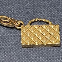 美品 シャネル CHANEL ゴールド バッグ モチーフ ペンダントトップ 18k バックデザインチャーム ゴールドの画像