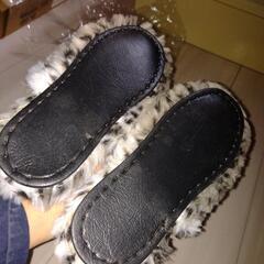 冬用ヒョウ柄のスリッパの画像