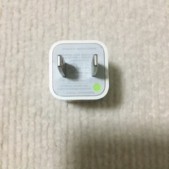 純正Apple iPhone USBコンセントプラグ　ACアダプタの画像