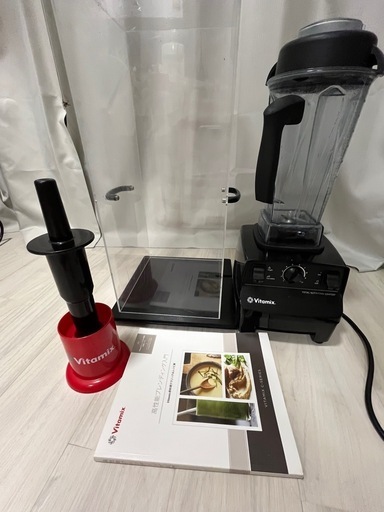 Vitamix VM0111と防音カバーとゴム製の土台

