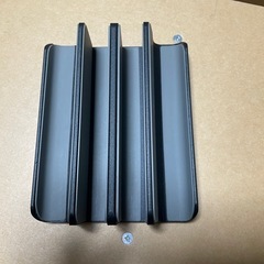 パソコン立て　　最終値下げ価格の画像