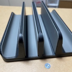 パソコン立て　　最終値下げ価格の画像