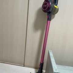 コードレス掃除機・電気ケトル・ガラステーブル　3点セットの画像
