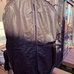 ガーメントバックに入ったままのスーツ　No.３