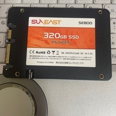 【ほぼ未使用】2.5インチSSD 320GB SATA III 高速データ転送⑧の画像