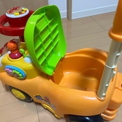 [幼児用]アンパンマンの車のおもちゃの画像