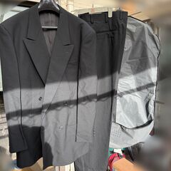 ガーメントバックに入ったままのスーツ　No.６