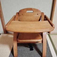 ベビーチェア(テーブル付き)の画像