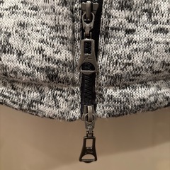 RUSTY フード付きグレー系ジャケットの画像