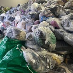 国内流通ブランド古着の卸売り❤️キロ売り！1キロ888円　全国発送可能！160サイズ段ボール20キロ前後　17760円！(送料、梱包材費別)　メルカリ利益仕入れの画像
