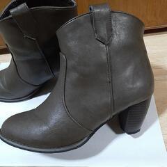 美品　ショートブーツ　LLサイズ　RED KISS　24.5㎝　ブラウンの画像