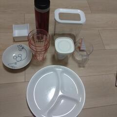 食器など多数の画像